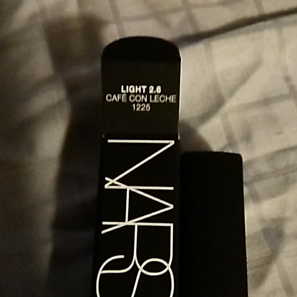 NARS RADIANT CREAMY CONCEALER - Picture 2 of 2